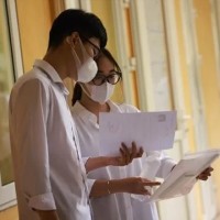 ĐIỂM SÀN THẤP NHƯ PHỄU HÚT THÍ SINH, ĐƯA ĐIỂM SÀN CAO LÀ "TỰ BUỘC CHÂN MÌNH"