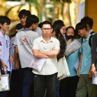 ĐẠI HỌC LO THIẾU SINH VIÊN, HẠ SÂU ĐIỂM SÀN