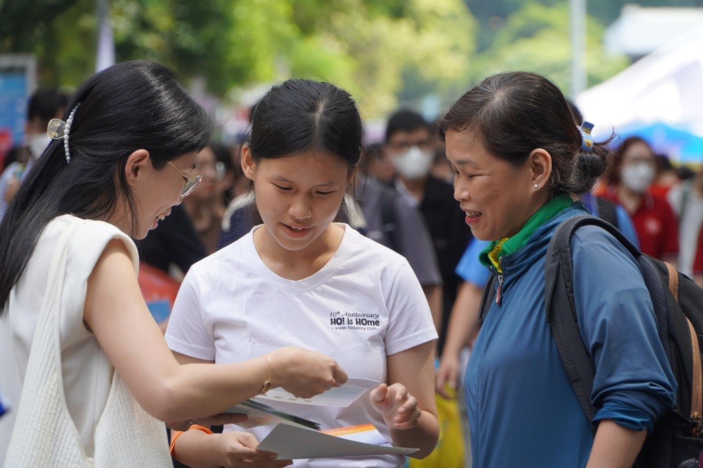 THÍ SINH LO LẮNG VÌ YÊU CẦU: "CHỈ TRÚNG TUYỂN...KHI ĐĂNG KÝ NGUYỆN VỌNG 1"