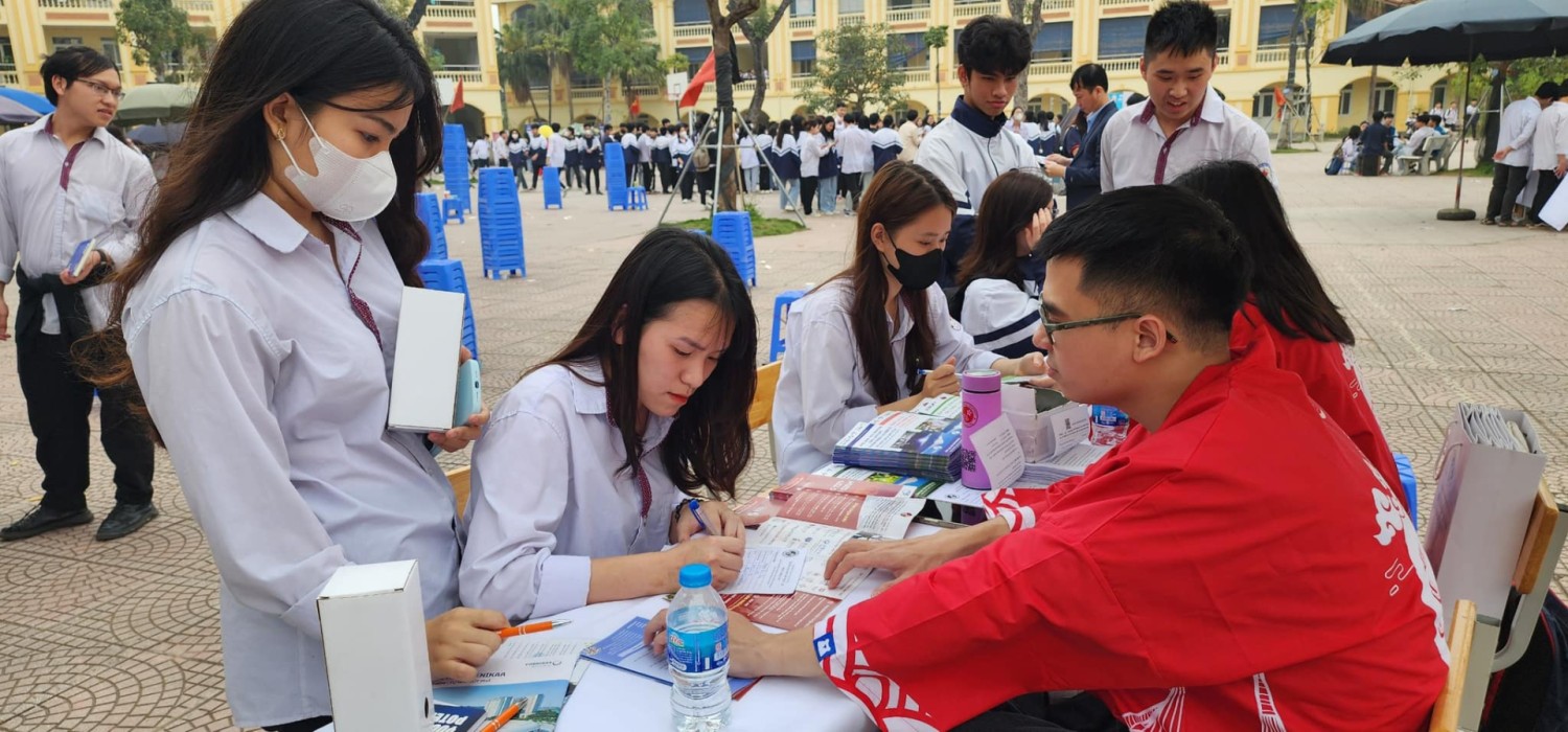 MÙA TUYỂN SINH 2025: CÁC TRƯỜNG ĐẠI HỌC ĐUA MỞ NGÀNH MỚI, HƯỚNG TỚI NHỮNG LĨNH VỰC TIỀM NĂNG