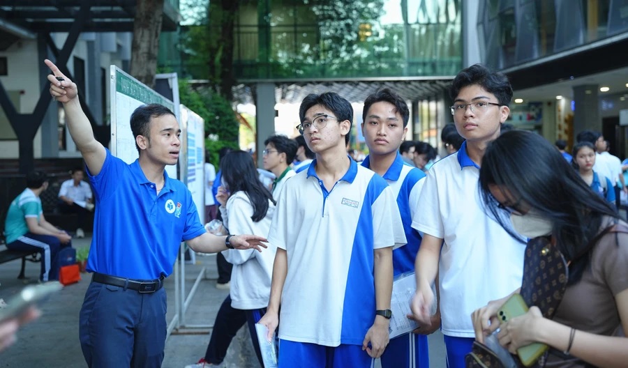 THAM GIA CÁC KỲ THI RIÊNG XÉT TUYỂN ĐẠI HỌC 2025: TIẾP TỤC HAY DỪNG LẠI?
