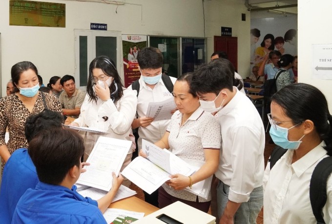 NHIỀU TRƯỜNG ĐẠI HỌC BỔ TỔ HỢP KHỐI C TRONG XÉT TUYỂN, HỌC SINH RỐI BỜI
