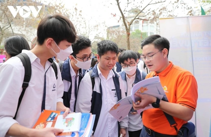 BỘ GIÁO DỤC "TUÝT CÒI" CÁC ĐẠI HỌC BỎ TỔ HỢP C00 VÀO PHÚT CHÓT