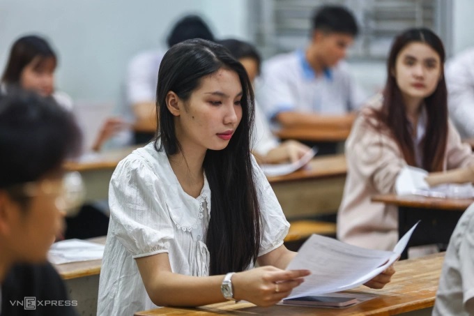 LỊCH NỘP LỆ PHÍ XÉT TUYỂN ĐẠI HỌC NĂM 2025