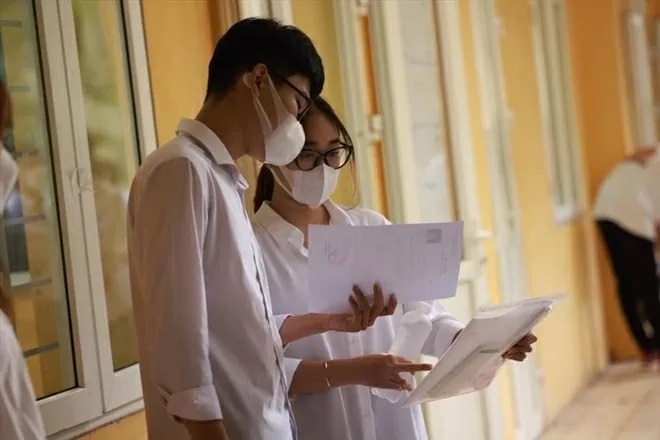 ĐIỂM SÀN THẤP NHƯ PHỄU HÚT THÍ SINH, ĐƯA ĐIỂM SÀN CAO LÀ "TỰ BUỘC CHÂN MÌNH"