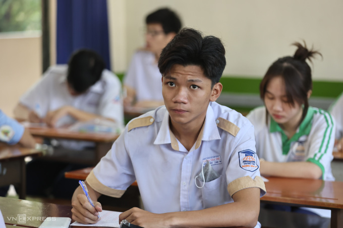 NHÌN LẠI NHỮNG NGÀNH CÓ ĐIỂM CHUẨN CAO NHẤT NƯỚC, SƯ PHẠM "CÀN QUÉT"