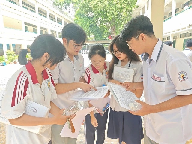 VÌ SAO NHIỀU THÍ SINH KHÔNG BIẾT MÌNH TRÚNG TUYỂN TRƯỜNG DÙ ĐÃ CÓ ĐIỂM CHUẨN?
