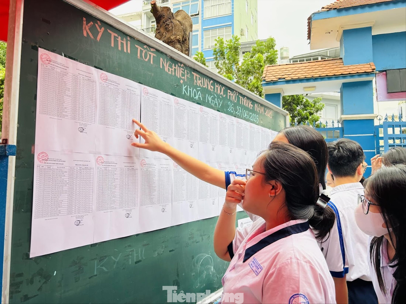 CHỨNG CHỈ IELTS THÀNH "PHAO CỨU SINH"