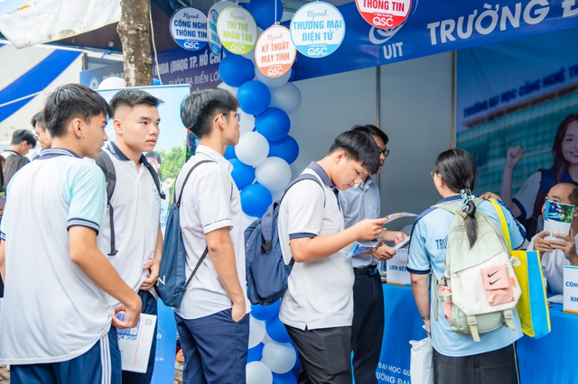 HỌC SINH SỐT RUỘT CHỜ PHƯƠNG THỨC TUYỂN SINH ĐẠI HỌC NĂM 2026