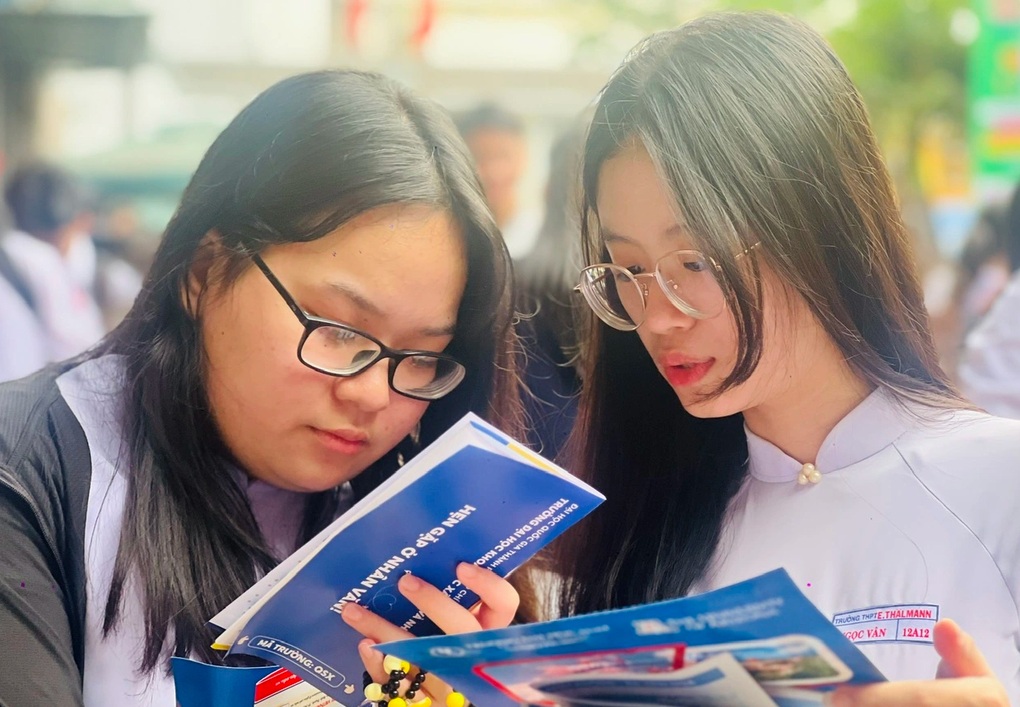 TUYỂN SINH 2026, NHIỀU TRƯỜNG ĐẠI HỌC TIẾP TỤC "SIẾT" ĐIỂM HỌC BẠ