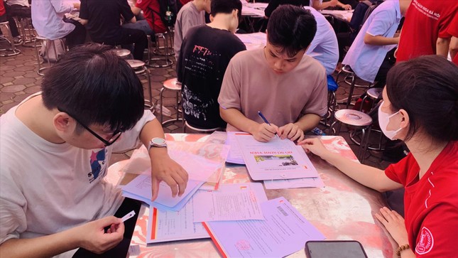 NHIỀU TRƯỜNG ĐẠI HỌC ĐỒNG LOẠT BỎ XÉT HỌC BẠ TỪ 2026